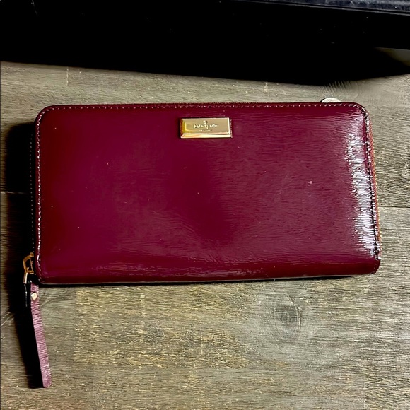 Kate Spade New York Mulled Wine Patent Leather Zip Wallet - Picture 1 of 6